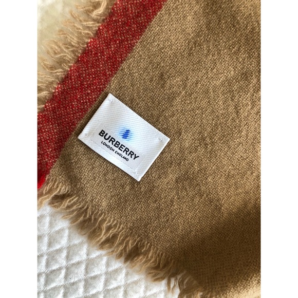 Burberry - Icon Stripe Wool Cashmere Scarf - Picture 10 of 16